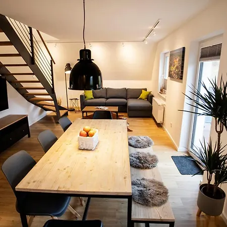 Q-Stall Apartments, Apartment Q6 *