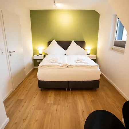 Q-Stall Apartments, Apartment Q6 * بريلون
