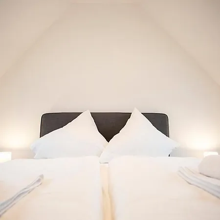 Q-Stall Apartments, Apartment Q6 شقة بريلون
